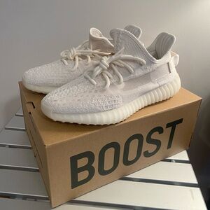 YEEZY BOOST 350 V2